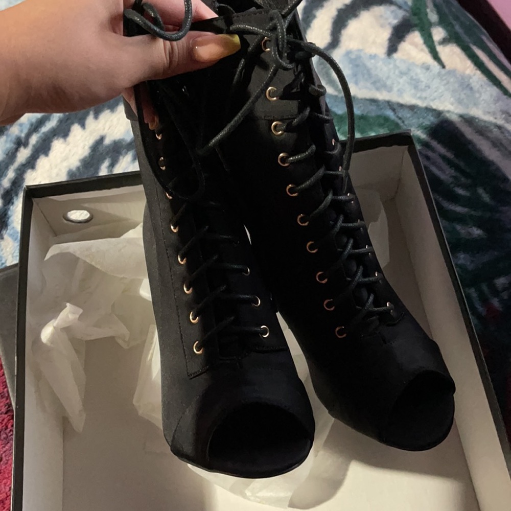 BOOTIES - Picture 3 of 3